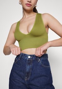 BDG Urban Outfitters JOSIE  - Toppi - avocado