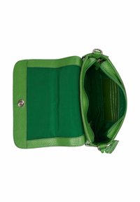 Grüne Lederhandtasche mit strukturiertem Äußeren, offene Ansicht zeigt ein passendes Innere. Verfügt über einen Druckverschluss und mehrere Taschen.