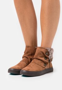 Blowfish Malibu MAHOKIA - Botins - whiskey