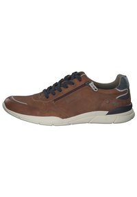 Zapatilla de cuero marrón con acabado texturizado, cordones azul marino, cremallera lateral y suela de goma blanca. Presenta un logotipo en el lateral y acentos de contraste.