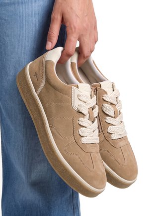 Tamaris, SNEAKER - Sneakers basse - camel