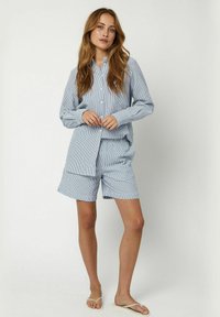 Moves PYNNA - Shorts - nebulas blue