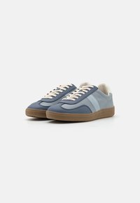 Call it Spring IMPALLA - Sportcipő - light blue