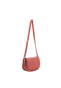 Borsa a tracolla rossa in pelle con una texture liscia, patta curva, tracolla regolabile e forma slim e rettangolare. Presenta dettagli di cucitura sottili.