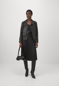 BOSS VLISSA - A-vonalú szoknya - black