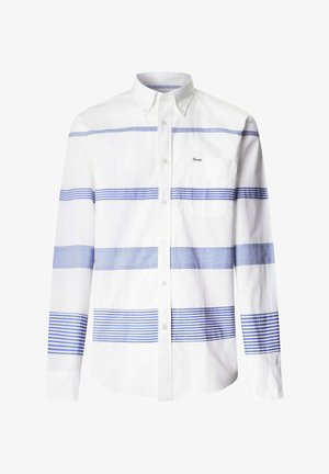Camisa blanca de manga larga con botones y rayas horizontales azules en el pecho, las mangas y el torso inferior, con un bolsillo en el pecho del lado izquierdo.