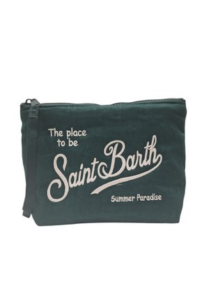 Sacchetto in tessuto verde scuro con zip, testo stampato "The place to be Saint Barth Summer Paradise" in bianco, scritto in corsivo e lettere maiuscole.