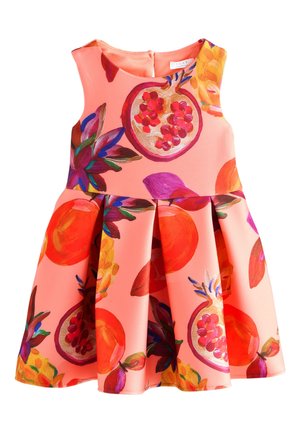 Ärmelloses pinkfarbenes Mädchenkleid mit ausgestelltem Rock und einem bunten Fruchtmuster aus Granatäpfeln, Orangen und Blättern.