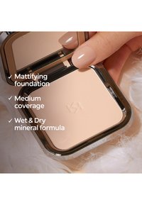 KIKO Milano WEIGHTLESS PERFECTION WET AND DRY POWDER FOUNDATION - Base de maquillaje - 95 neutral