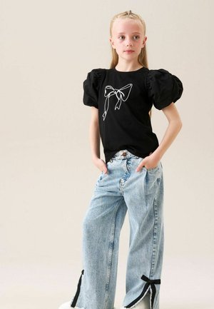 Angel & Rocket, REGULAR FIT - EVE RUFFLE HEART PUFF SLEEVE T-SHIRT - T-Shirt print - black