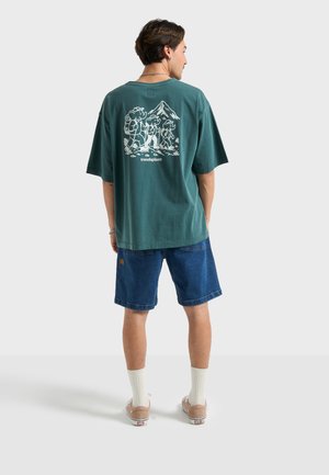 HIKERS - Camiseta estampada - duck blue