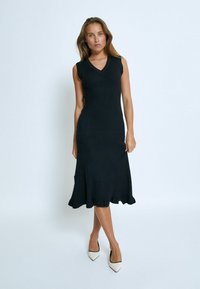Desires ANELI V-NECK MIDI - Jumper dress - black