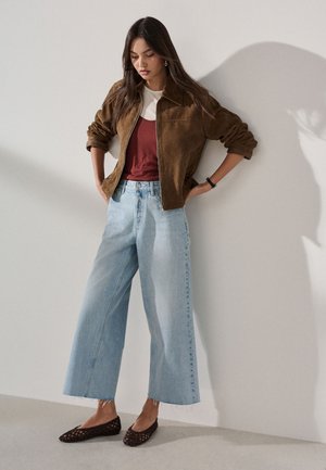 Next, REGULAR FIT - WIDE LEG RAW HEM CROPPED JEANS . - Wide Leg - light blue