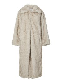 Μακρύ ψεύτικο παλτό από γούνα σε ανοιχτό μπεζ, με λαιμόκοψη και μακριά μανίκια. Μαλακή υφή με αφράτη εμφάνιση και χωρίς ορατούς κλεισίματα.