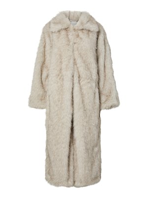 Lång faux fur-kappa i ljusbeige, med ett snedklippt krage och långa ärmar. Mjuk textur med en fluffig look och utan synliga knäppningar.