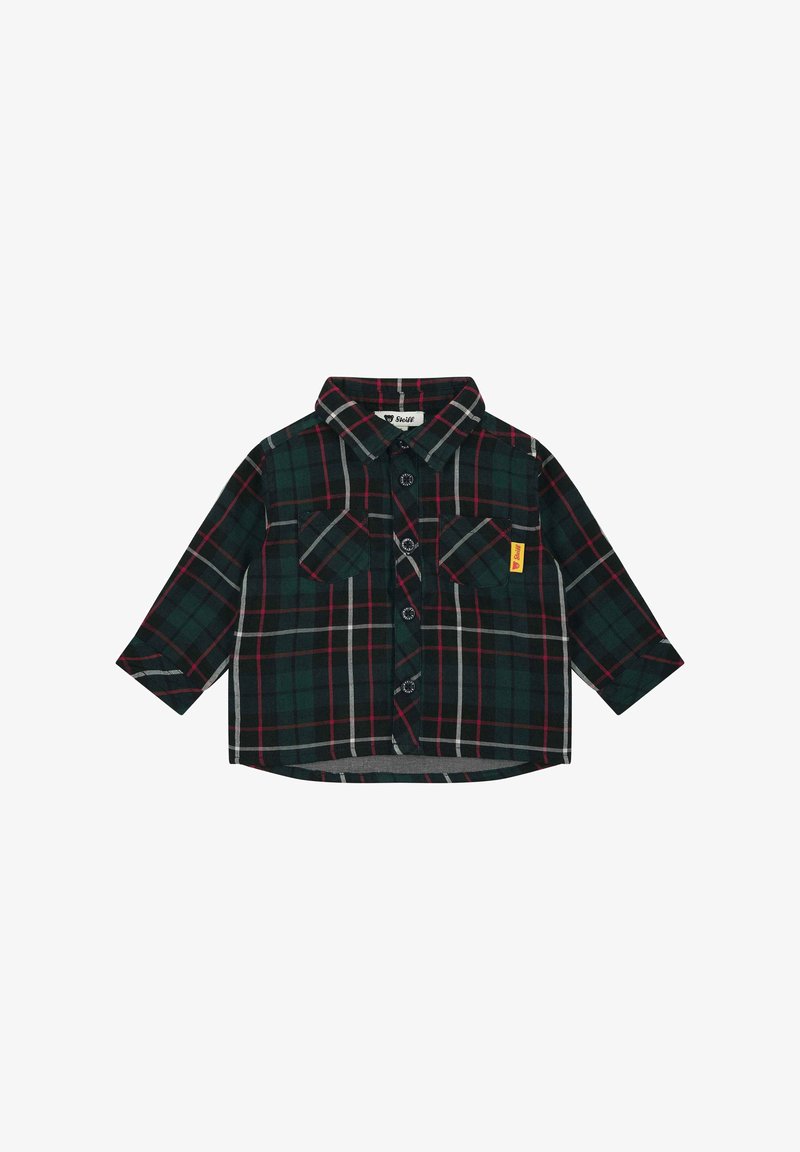 Camisa de cuadros verdes con botones y mangas largas, que presenta dos bolsillos en el pecho, cierre de botones y líneas en contraste rojas y grises.