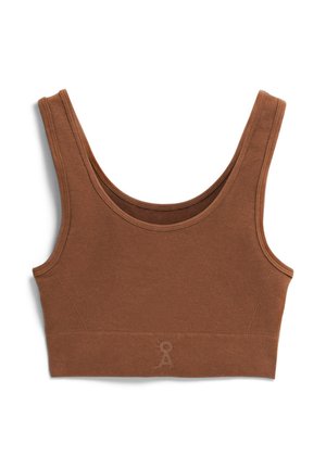 Brassière de sport marron, sans coutures, avec larges bretelles, encolure ronde et bande texturée. Conçue en tissu doux et extensible pour le confort. Détail logo sur l'ourlet.