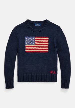 Jersey de punto azul marino con un diseño prominente de la bandera de EE. UU. en el frente. Cuenta con puños y dobladillo acanalados, con "P.L." bordado en rojo.