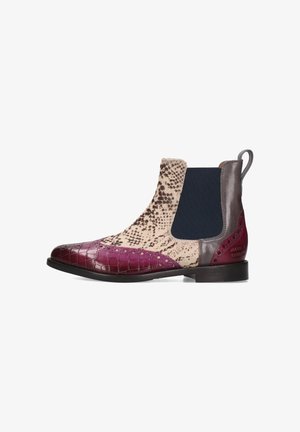 Chelsea Stiefelette mit einer bordeauxfarbenen Krokodil-Prägung an der Zehenkappe, einem beigen, fellähnlichen Material mit dunklen Flecken und einem marineblauen elastischen Seiteneinsatz.