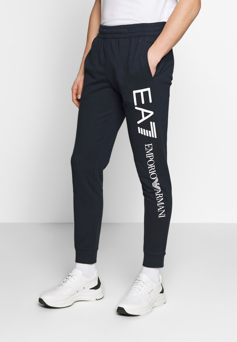 EA7 Emporio Armani - PANTALONI - Teplákové kalhoty - night blue, Zvětšit