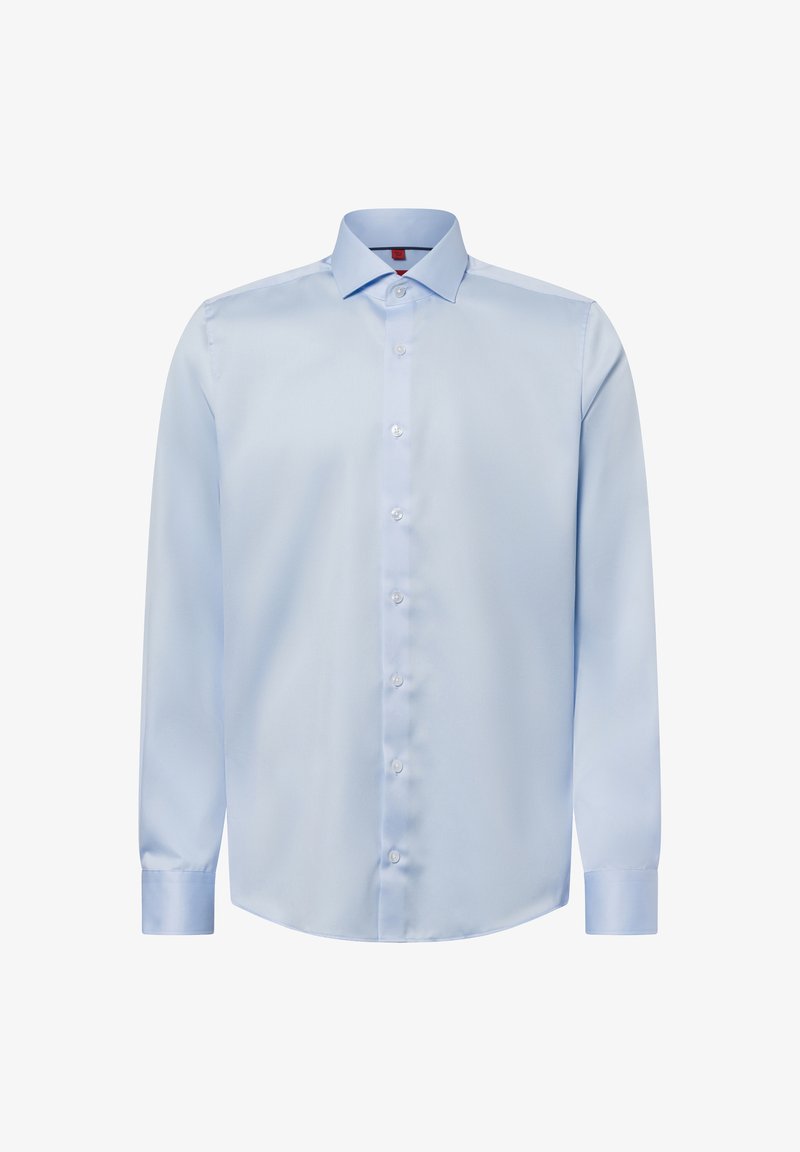 Helles blaues Langarmhemd aus glattem Stoff. Mit einem spitzen Kragen, Knopfleiste und Manschetten mit einem Knopf. Ordentliches, maßgeschneidertes Design.