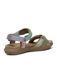 Sandal med justerbara remmar i grön, lavendel och rosa. Mjuk fotbädd, lätt sula och korslagd design för ventilering.