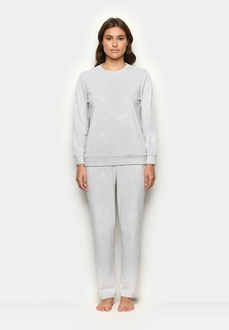 Set de loungewear de culoare gri deschis, realizat dintr-un material moale, cu mâneci lungi și decorat cu fulgi de zăpadă albi, croială lejeră cu talie elastică.
