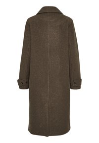 Hnědý vlněný kabát s límcem, dlouhými rukávy a knoflíkovými manžetami. Texturovaná látka s středně dlouhým designem a čistým, přímým střihem.
