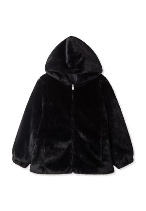 Czarna, zapinana na zamek kurtka z kapturem wykonana z miękkiego sztucznego futra. Posiada długie rękawy oraz gładką, błyszczącą podszewkę. Prosty design bez widocznych wzorów.