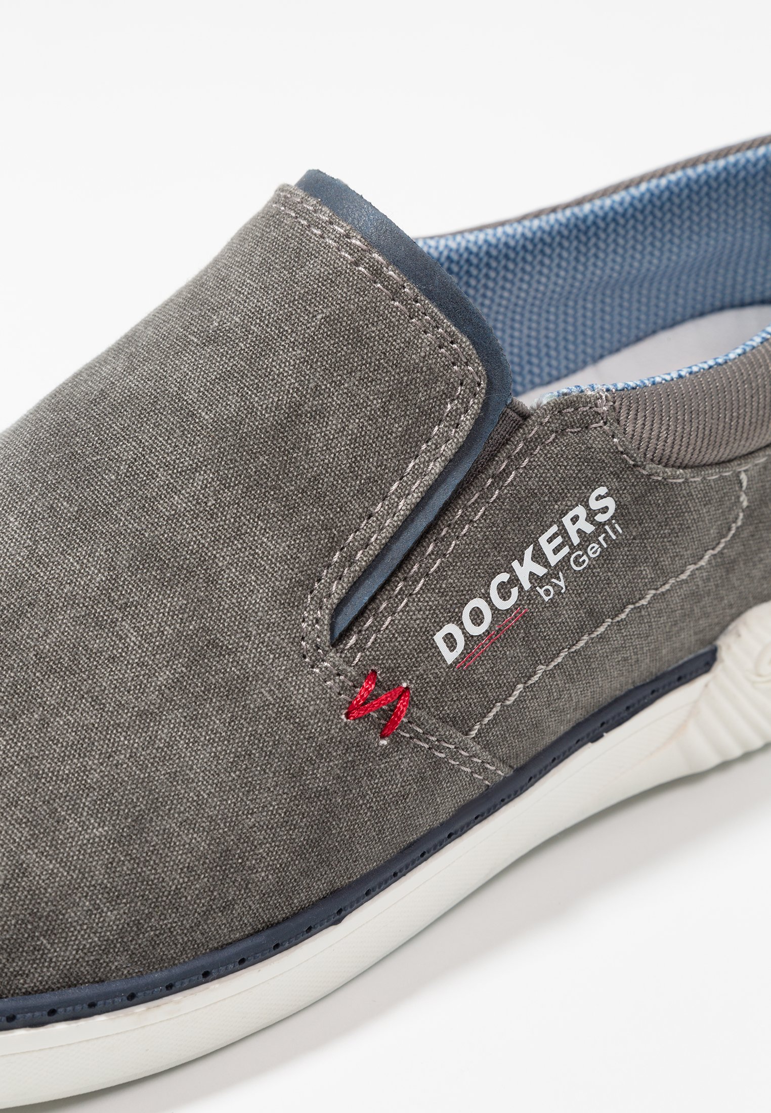 dockers slip on
