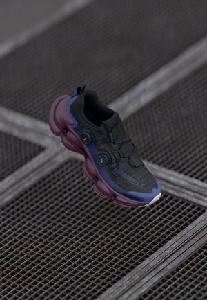 SPEEDARC SURGE BOA - Trainers - black/oxblood