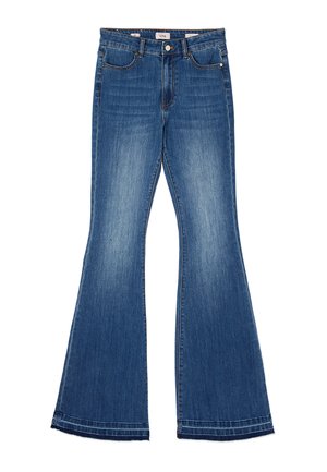 Jean en denim bleu à taille haute, cinq poches, fermeture par bouton et fermeture éclair, et jambes évasées larges.
