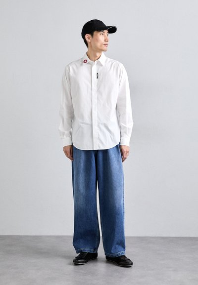 MOSCHINO PANTALONE - Brīva piegriezuma džinsi - blue