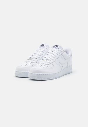 Nike Sportswear AIR FORCE 1 07 FLYEASE - Sneakers laag - WHITE