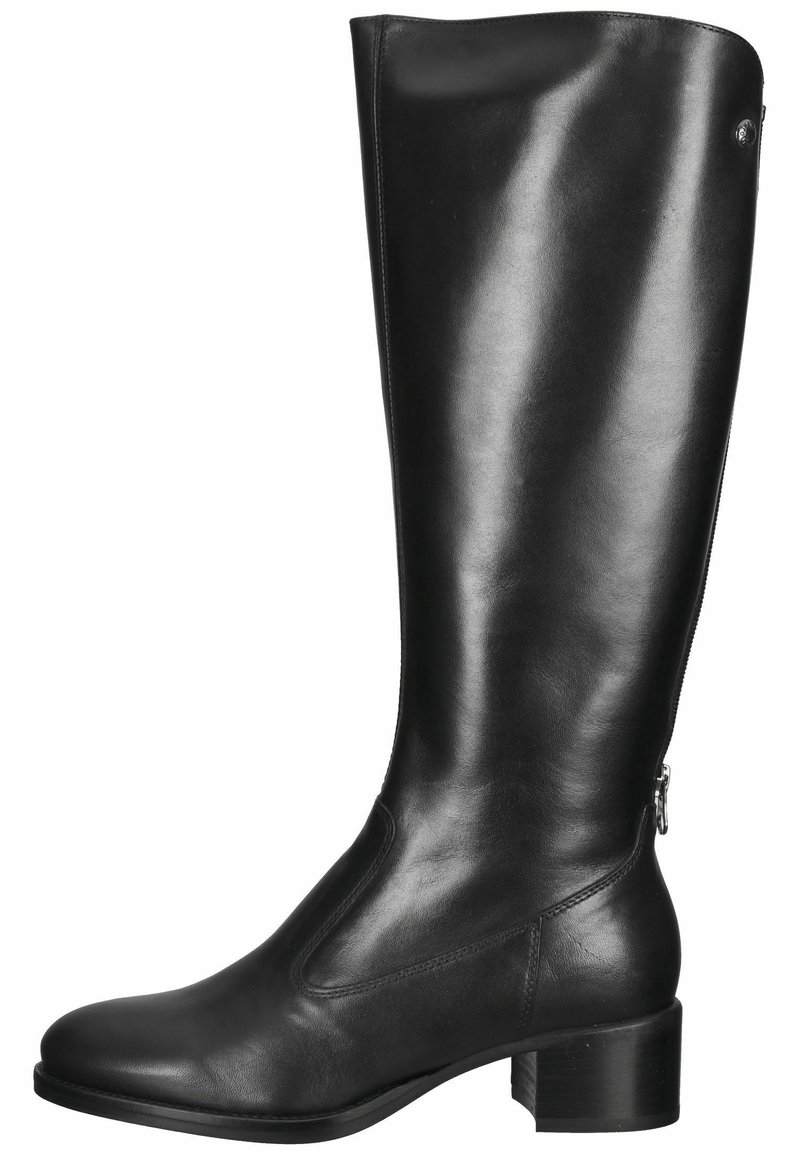 Botte en cuir noir montant jusqu'au genou avec un bout rond, des coutures minimales et un talon bloc. Équipée d'une fermeture éclair latérale pour un enfilage facile. Texture lisse.