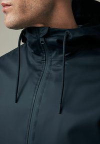 Next RUBBERISED HOODED - REGULAR FIT - Regnjakke / vandafvisende jakker - navy blue
