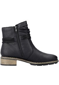 Bottes noires à la cheville avec une tige en faux cuir texturé, fermeture éclair sur le côté et design froncé. Elles présentent un talon moyen au fini bois.