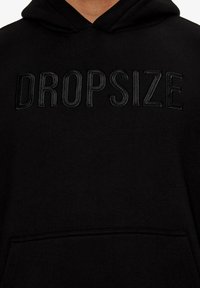 Dropsize HEAVY FLAT FRONT EMBO - Hættetrøje - black