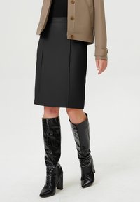 Smart and Joy DROITE À SURPIQUÉS - Jupe crayon - noir