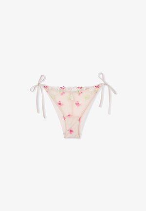 Sous-vêtement bikini transparent rose brodé de fleurs avec des liens à nouer sur les côtés, sur fond blanc.