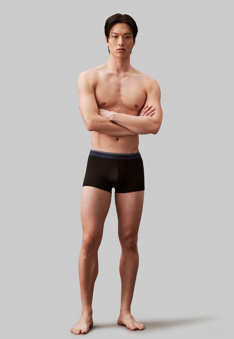 Calvin Klein Underwear MICROFIBRE STRETCH LOW RISE TRUNK 3 PACK - Calzoncillos bóxer cortos - black/orange/grey