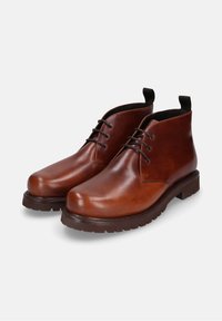 Braune Leder-Ankle-Boots mit glatter Oberfläche, Schnürung vorne, Zuglasche und Gummisohle mit strukturiertem Profil für besseren Grip.