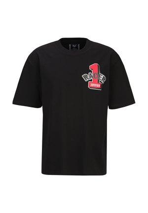Schwarzes T-Shirt mit kurzen Ärmeln und rotem sowie weißem "Racer 1 19V69" Logo auf der oberen linken Brust.