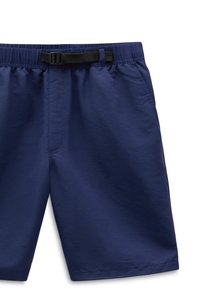 Pantaloni corti blu navy con una vita regolabile nera, realizzati in tessuto leggero, con una texture liscia e un design semplice.