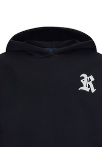 Felpa con cappuccio nera e tasca frontale, caratterizzata da un logo "R" stilizzato bianco nella zona sinistra del petto. Tessuto morbido e textured.