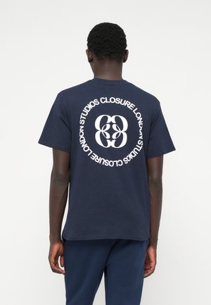 CLOSURE London RELAXED ICON TEE - T-shirt estampada - navy