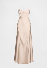 Robe de soirée en satin beige à fines bretelles, avec un corsage ajusté, une silhouette drapée et un ourlet évasé. Texture lisse avec une légère brillance.