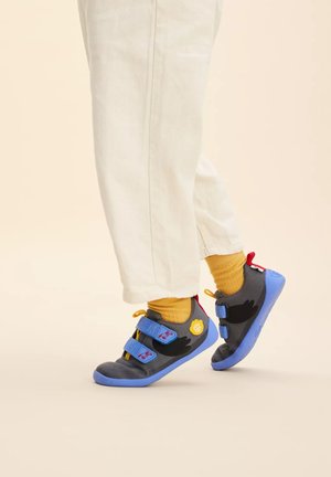 LUCKY - Sneakers laag - grau