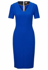 Niebieska dopasowana sukienka z krótkimi rękawami, dekoltem w kształcie litery V i detalem z wycięciem na plecach. Wykonana z gładkiego materiału, o eleganckim kroju.