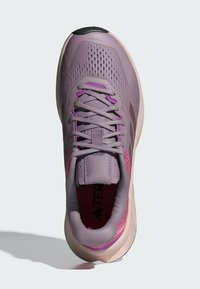 Adidas Terrex SOULSTRIDE FLOW TRAIL - Chaussures de running sur route - preloved fig   burgundy   pink fusion